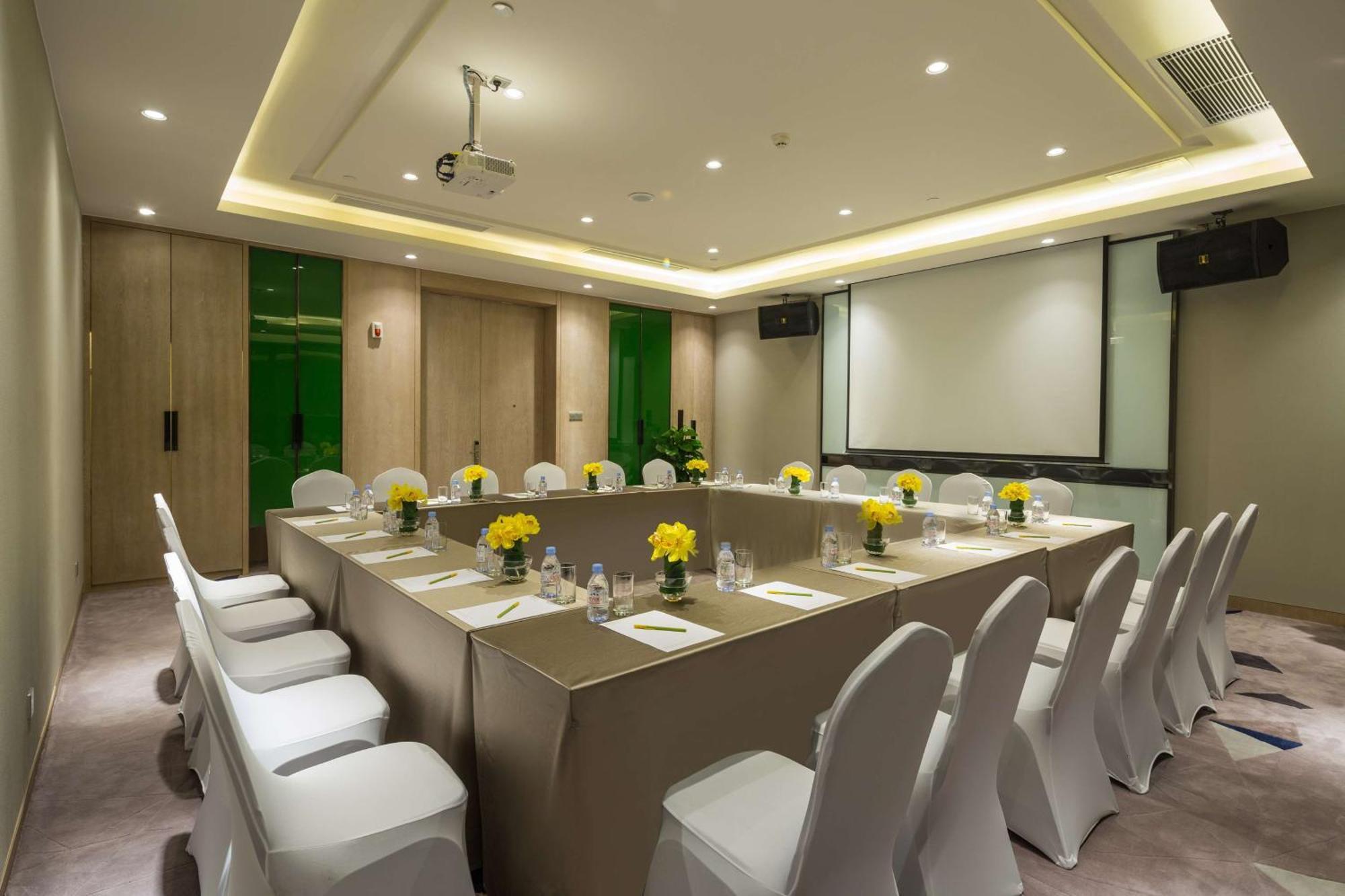 Hilton Garden Inn Zhongshan Guzhen Екстериор снимка